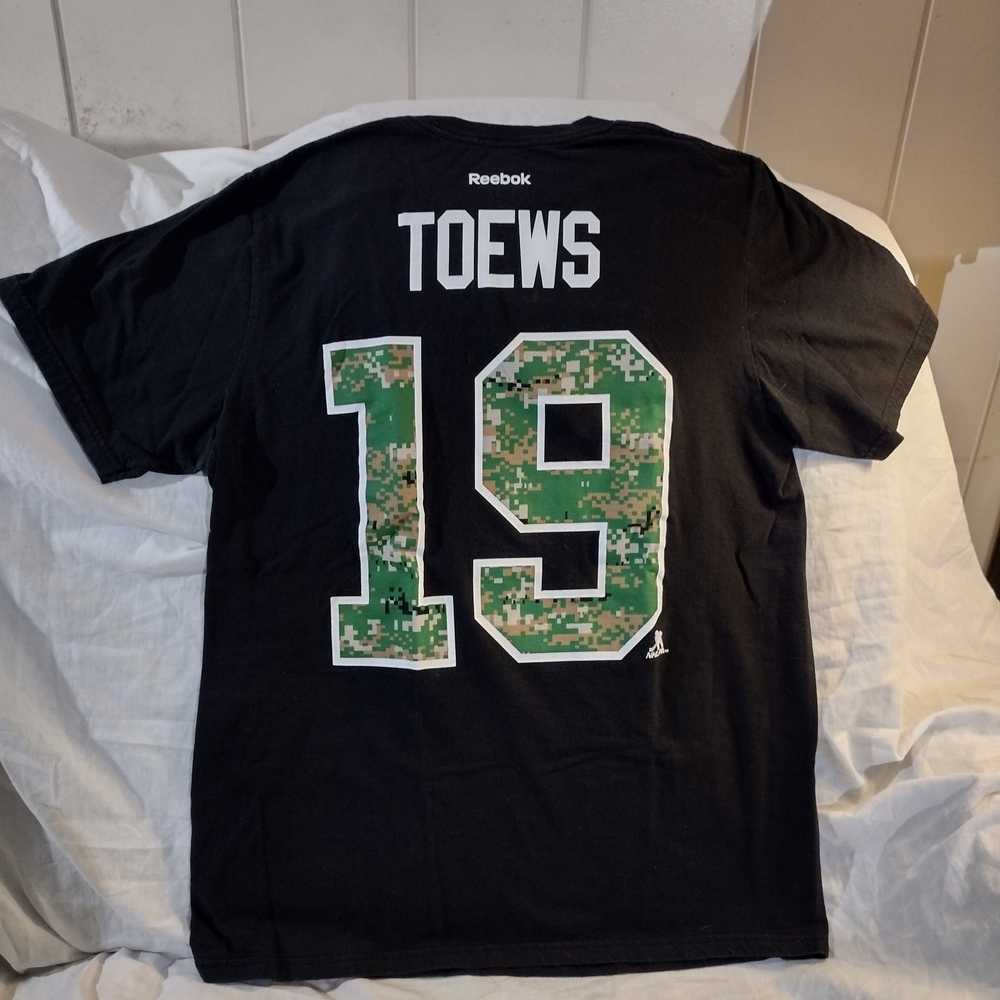 Reebok Black Tee with Graphic Design - Picture 2 of 4
